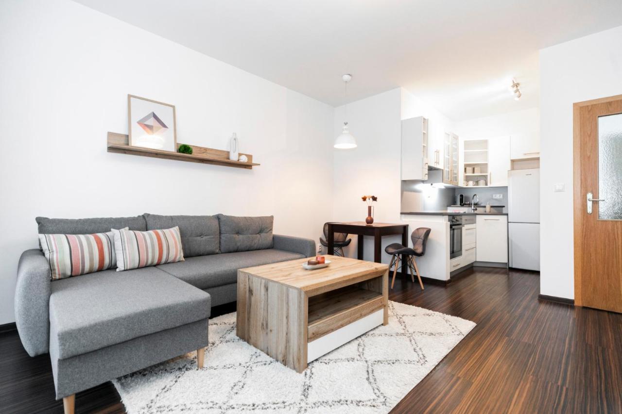 Alure Residences 3 & 24H Self Check-In, Parking In The Garage In The Apartment Building Included, New Building, Terrace, Green Location With A Forest Park With A Lake, Children'S Playground Банска бистрица Екстериор снимка