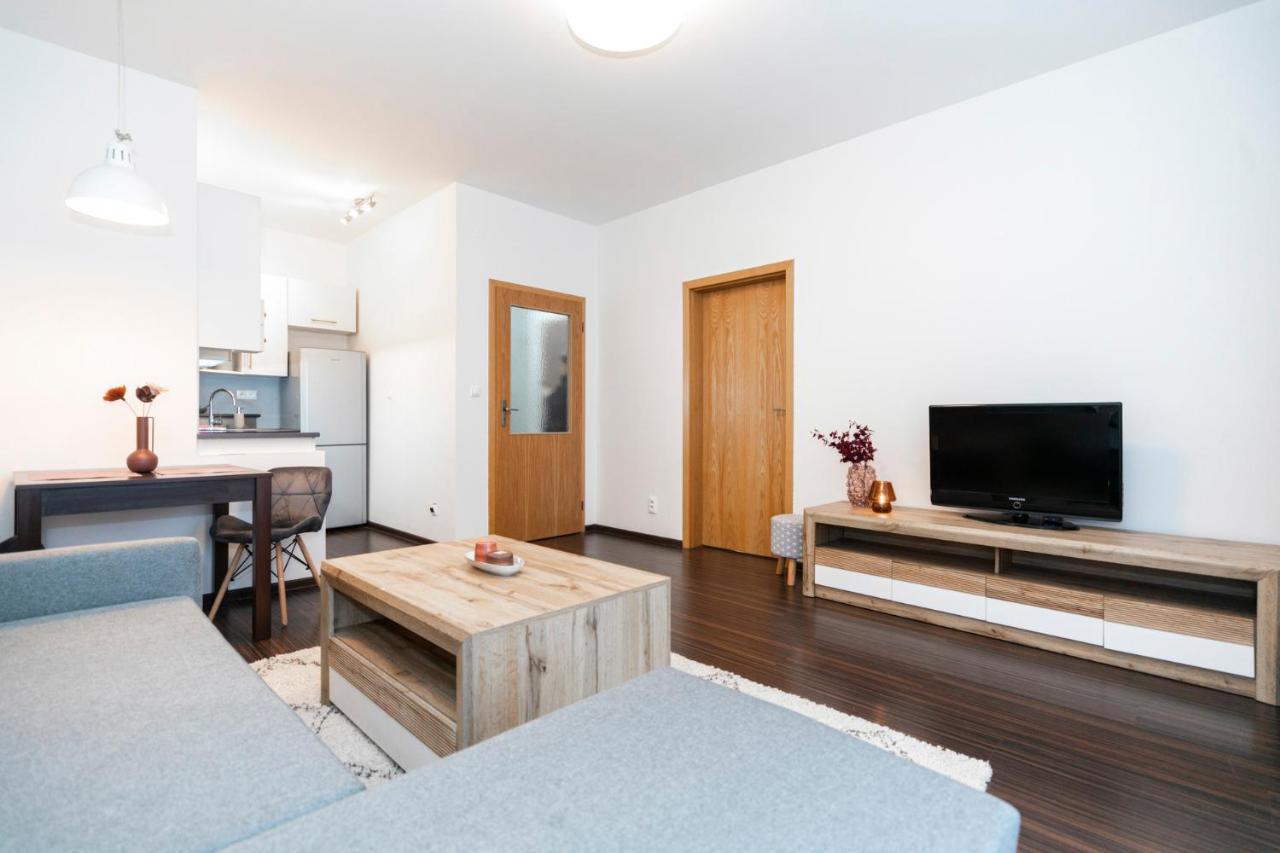 Alure Residences 3 & 24H Self Check-In, Parking In The Garage In The Apartment Building Included, New Building, Terrace, Green Location With A Forest Park With A Lake, Children'S Playground Банска бистрица Екстериор снимка