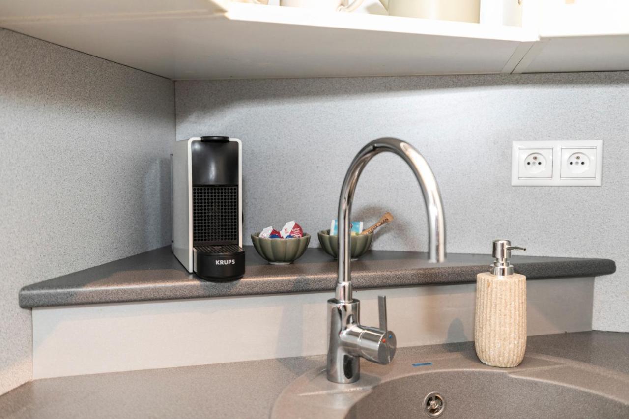 Alure Residences 3 & 24H Self Check-In, Parking In The Garage In The Apartment Building Included, New Building, Terrace, Green Location With A Forest Park With A Lake, Children'S Playground Банска бистрица Екстериор снимка
