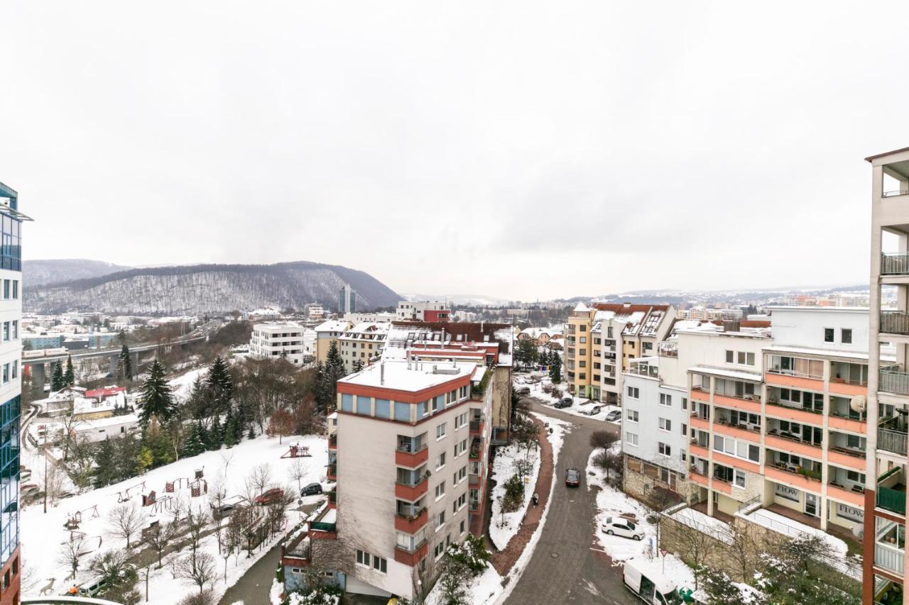 Alure Residences 3 & 24H Self Check-In, Parking In The Garage In The Apartment Building Included, New Building, Terrace, Green Location With A Forest Park With A Lake, Children'S Playground Банска бистрица Екстериор снимка