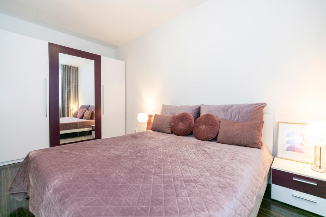 Alure Residences 3 & 24H Self Check-In, Parking In The Garage In The Apartment Building Included, New Building, Terrace, Green Location With A Forest Park With A Lake, Children'S Playground Банска бистрица Екстериор снимка