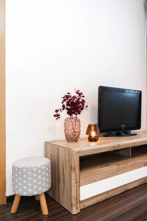 Alure Residences 3 & 24H Self Check-In, Parking In The Garage In The Apartment Building Included, New Building, Terrace, Green Location With A Forest Park With A Lake, Children'S Playground Банска бистрица Екстериор снимка
