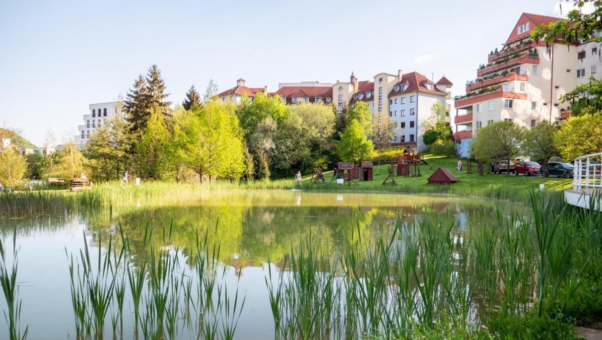 Alure Residences 3 & 24H Self Check-In, Parking In The Garage In The Apartment Building Included, New Building, Terrace, Green Location With A Forest Park With A Lake, Children'S Playground Банска бистрица Екстериор снимка