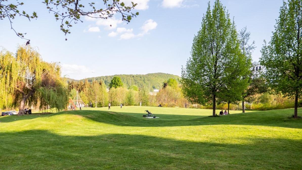 Alure Residences 3 & 24H Self Check-In, Parking In The Garage In The Apartment Building Included, New Building, Terrace, Green Location With A Forest Park With A Lake, Children'S Playground Банска бистрица Екстериор снимка